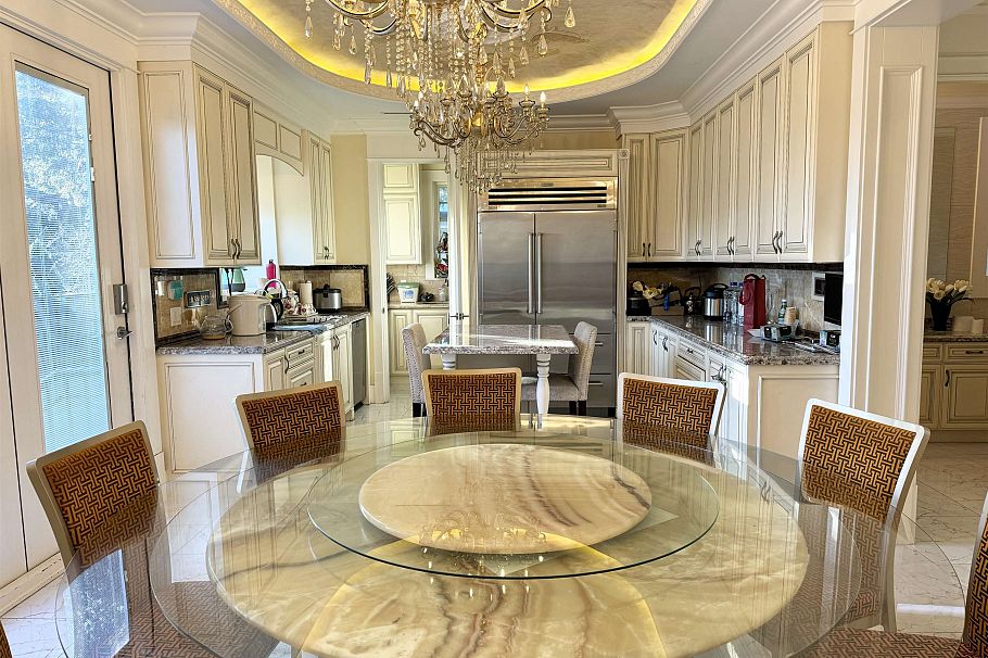 1562 W 40th Avenue Vancouver, BC - 18