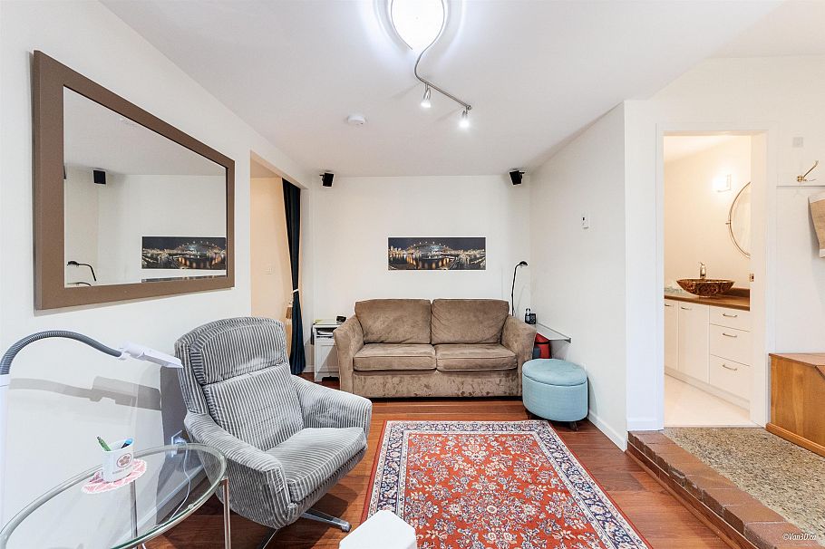 2141 W 47th Avenue Vancouver, BC - 32