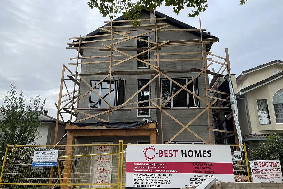 3015 E 19th Avenue Vancouver, BC - 1