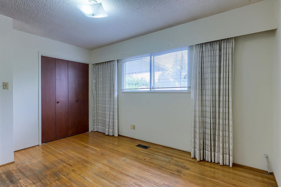 3492 E 49th Avenue Vancouver, BC - 9