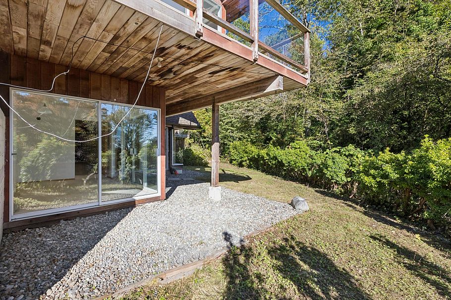 1491 Dempsey Road North Vancouver, BC - 39