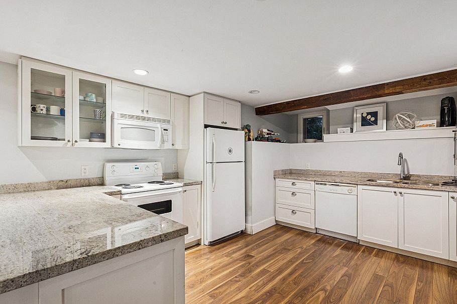 745 Grand Boulevard North Vancouver, BC - 30