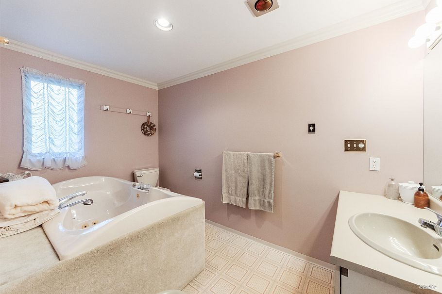 2141 W 47th Avenue Vancouver, BC - 10