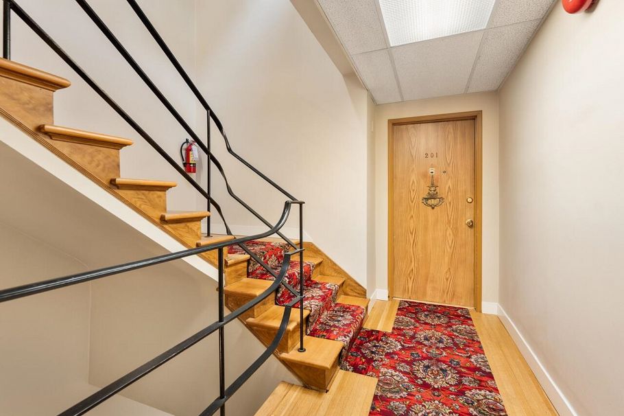 201 1695 W 10th Avenue Vancouver, BC - 2