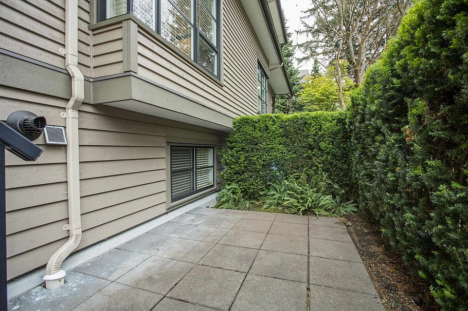 10 3150 Sunnyhurst Road North Vancouver, BC - 30