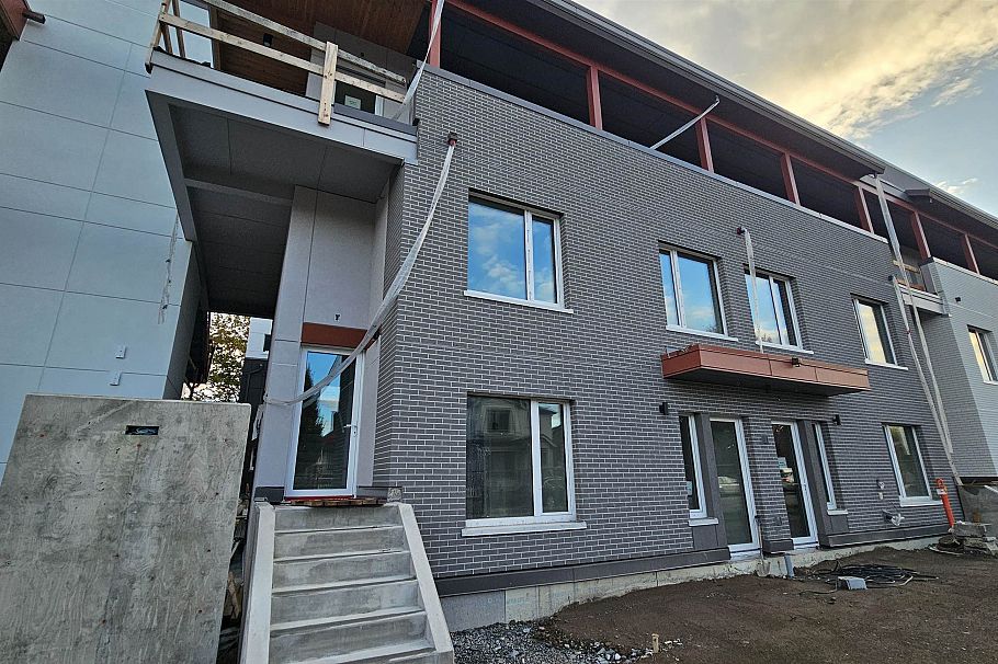 316 2250 E 1st Avenue Vancouver, BC - 3