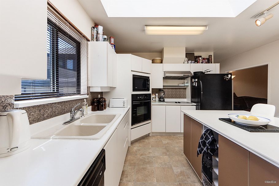 2141 W 47th Avenue Vancouver, BC - 26