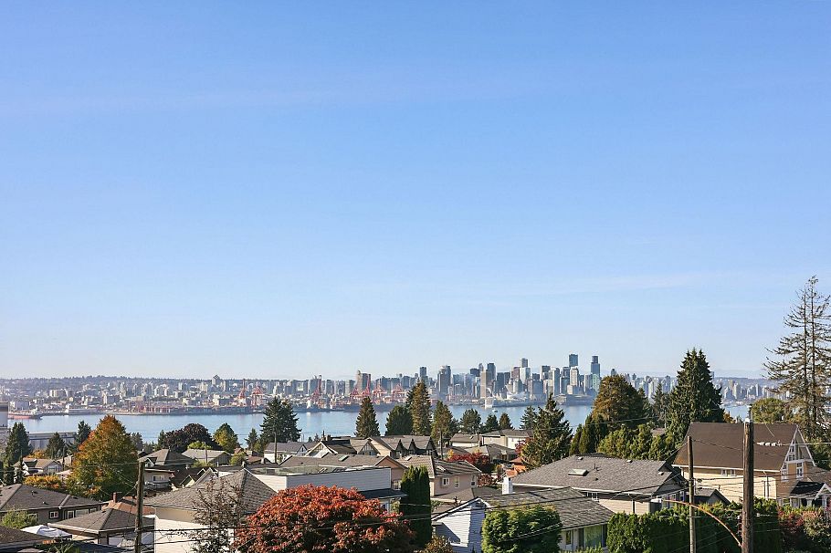 745 Grand Boulevard North Vancouver, BC - 32