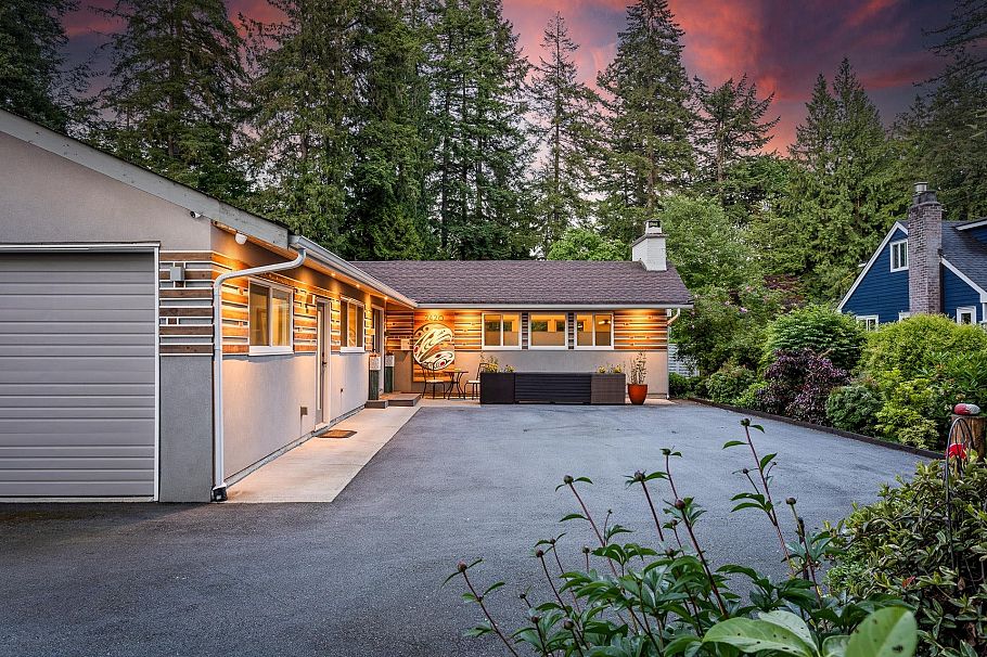 2420 Edgemont Boulevard North Vancouver, BC - 36