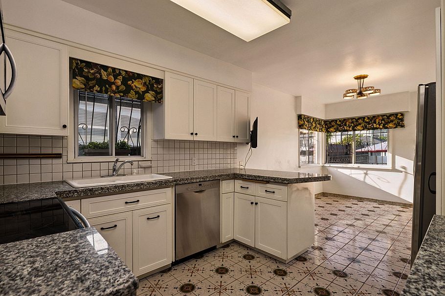 2869 Venables Street Vancouver, BC - 13