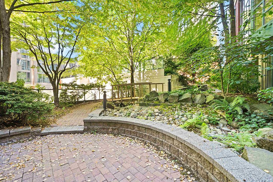 304 939 Homer Street Vancouver, BC - 27