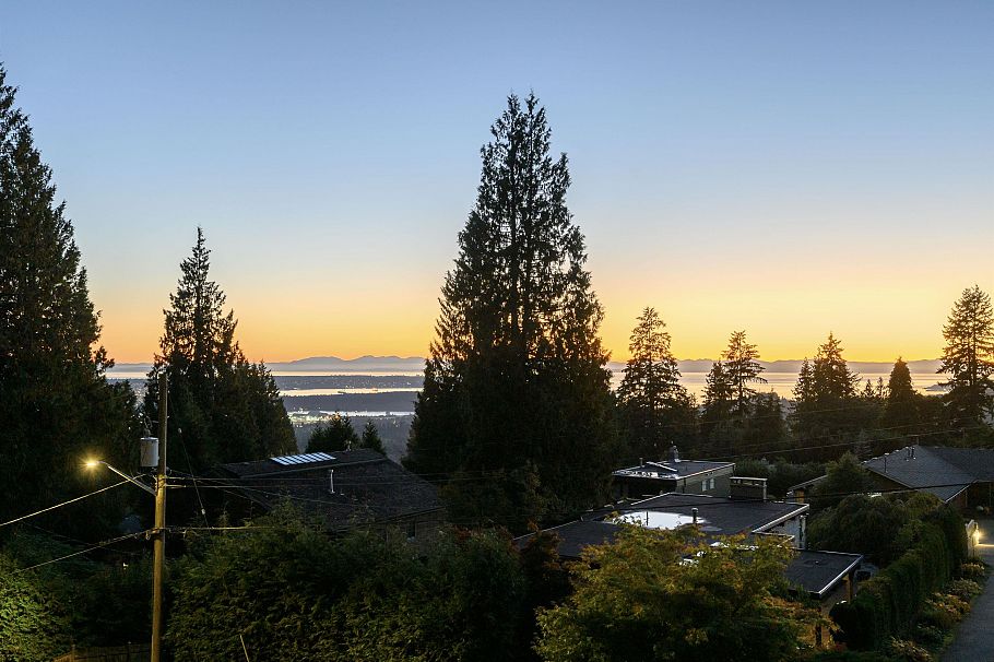 4120 St. Marys Avenue North Vancouver, BC - 26