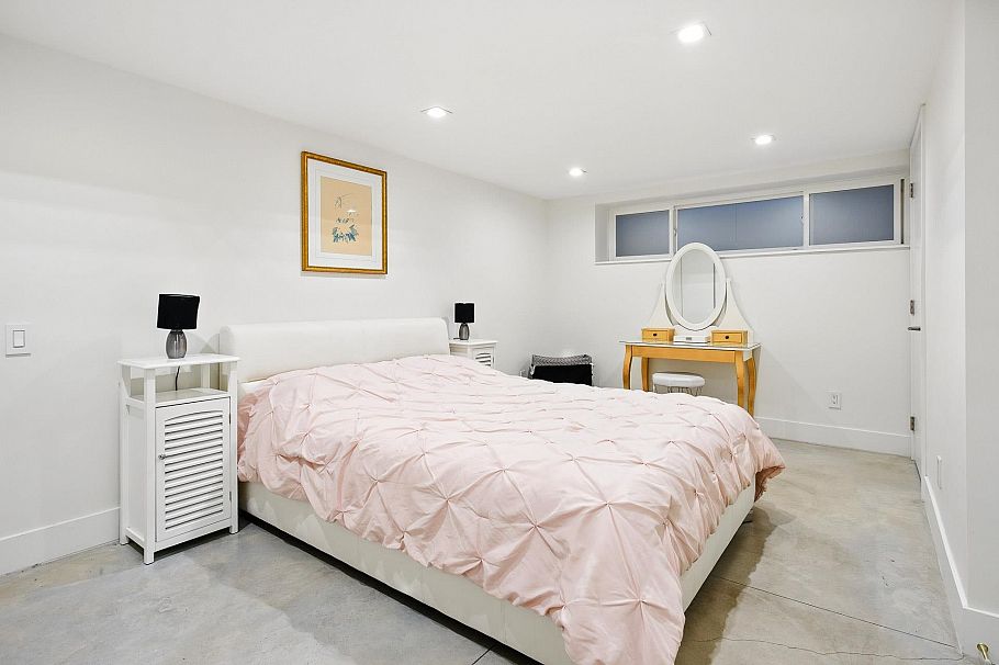 2420 Edgemont Boulevard North Vancouver, BC - 27