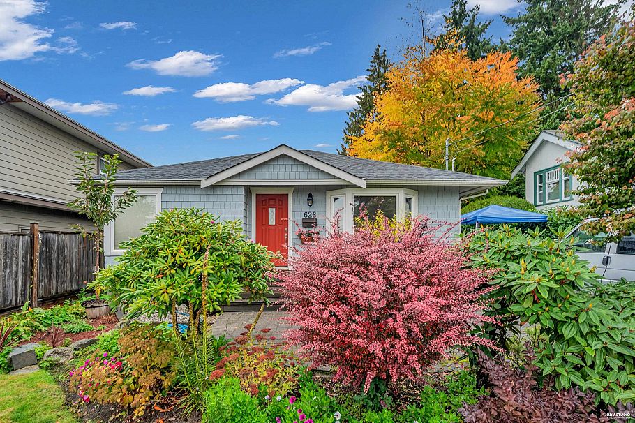 628 E 7th Street North Vancouver, BC - 1