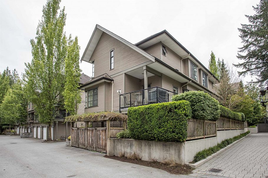 10 3150 Sunnyhurst Road North Vancouver, BC - 1