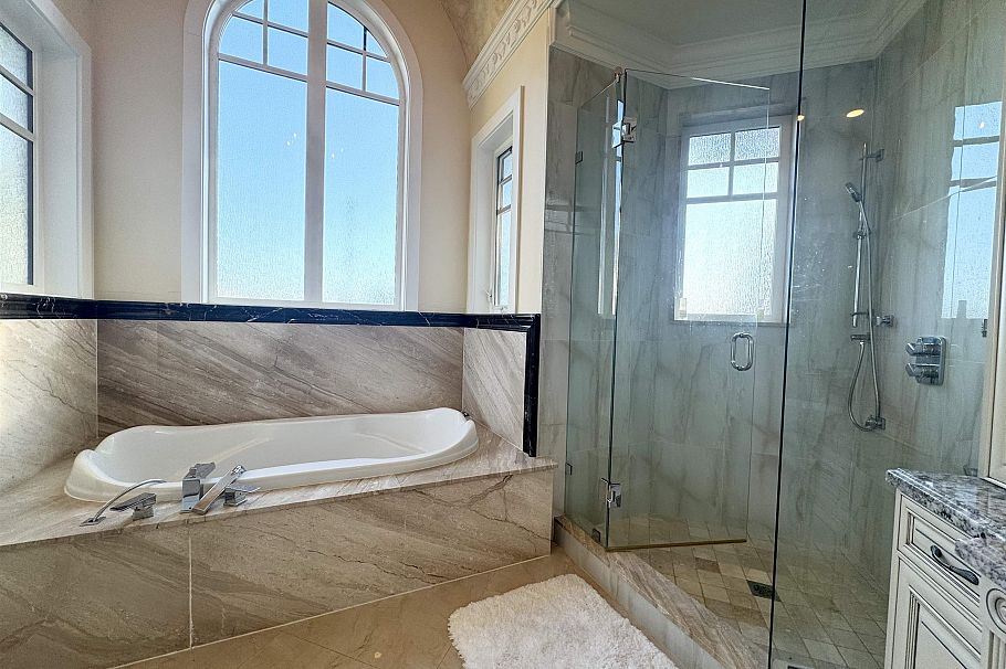 1562 W 40th Avenue Vancouver, BC - 13