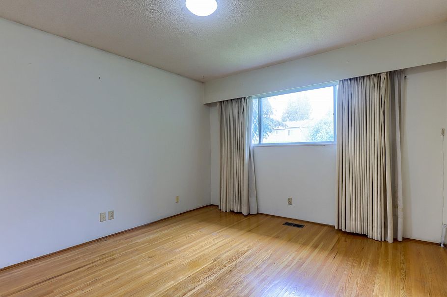 3492 E 49th Avenue Vancouver, BC - 6