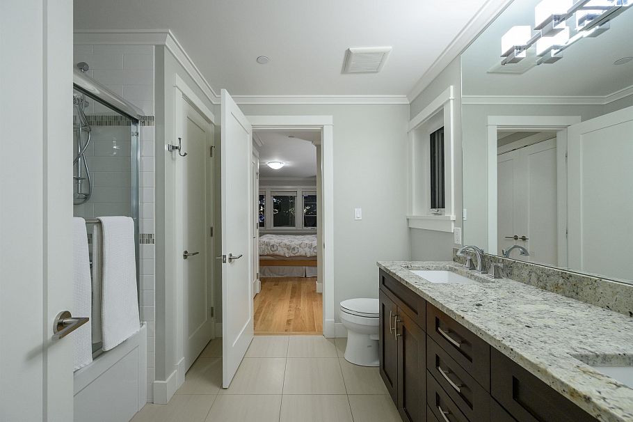 4120 St. Marys Avenue North Vancouver, BC - 30