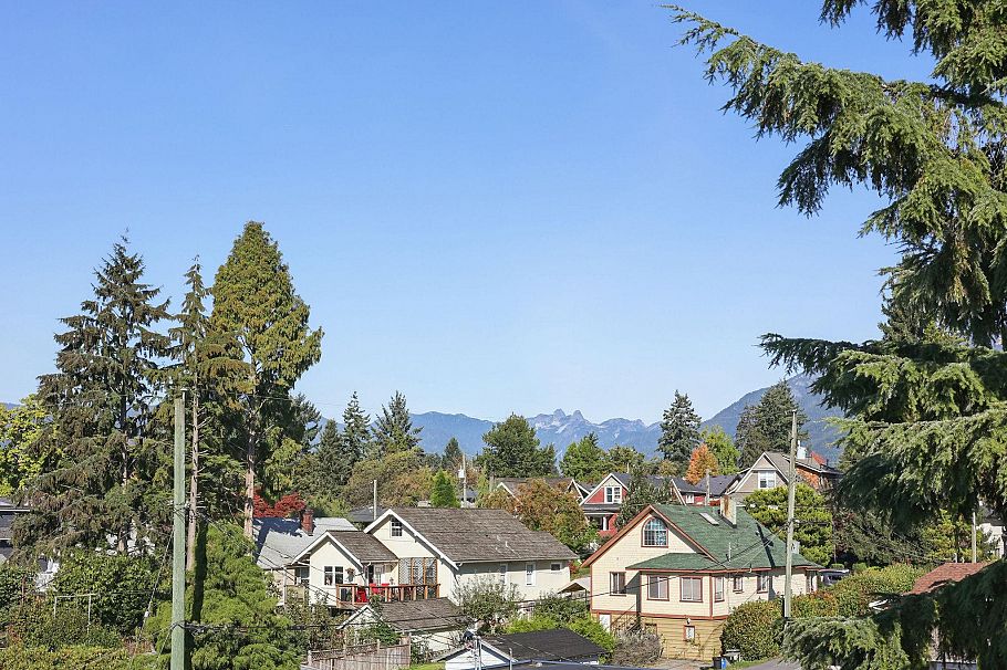 745 Grand Boulevard North Vancouver, BC - 33