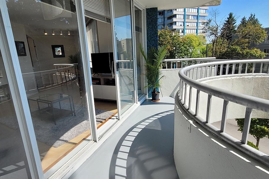 303 4691 W 10th Avenue Vancouver, BC - 28