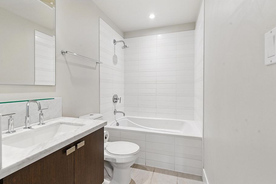 305 6080 Iona Drive Vancouver, BC - 12