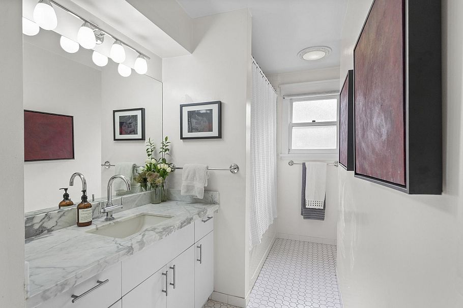 1365 W 7th Avenue Vancouver, BC - 14