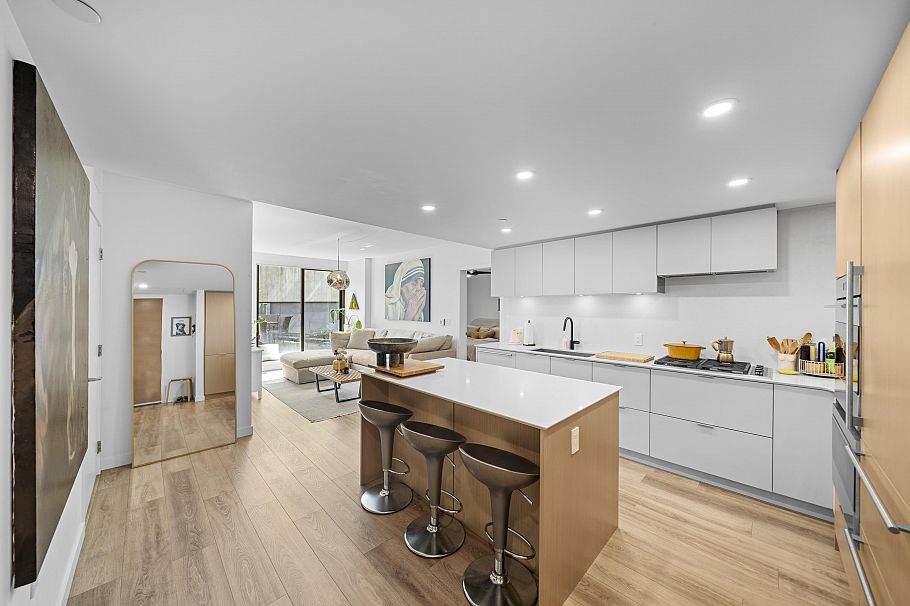 302 210 E 5th Avenue Vancouver, BC - 3