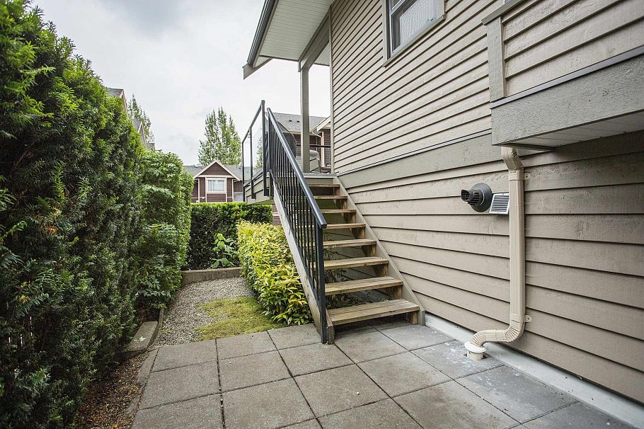 10 3150 Sunnyhurst Road North Vancouver, BC - 29