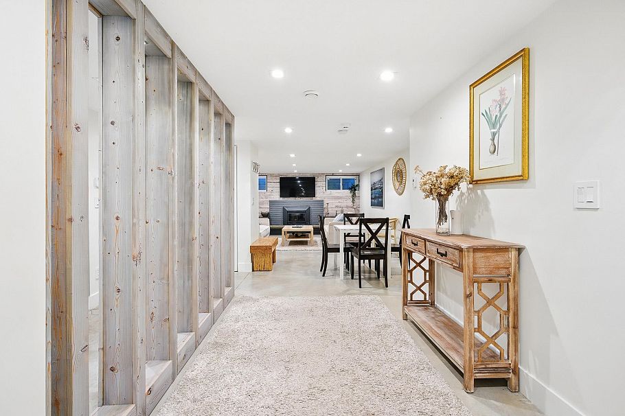 2420 Edgemont Boulevard North Vancouver, BC - 26