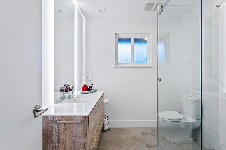 2420 Edgemont Boulevard North Vancouver, BC - 17