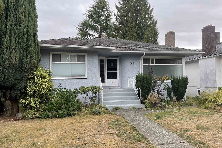 34 W 47th Avenue Vancouver, BC - 1