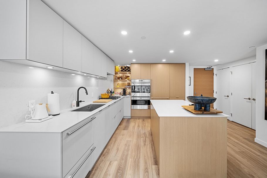 302 210 E 5th Avenue Vancouver, BC - 5