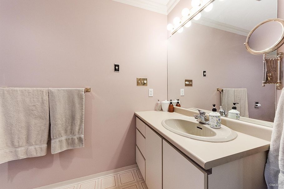 2141 W 47th Avenue Vancouver, BC - 11