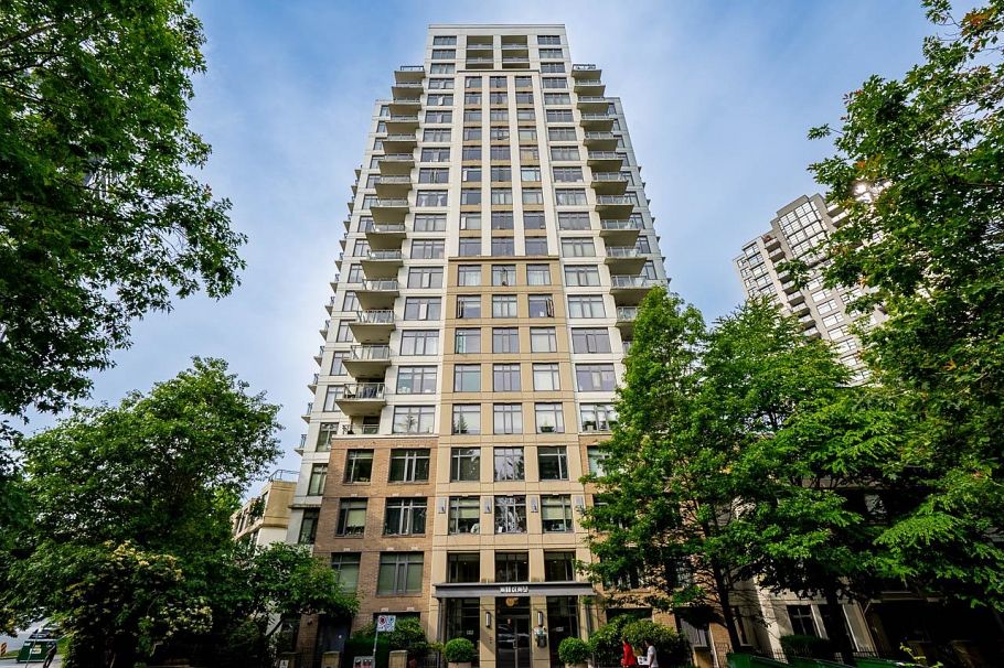 211 3660 Vanness Avenue Vancouver, BC - 1