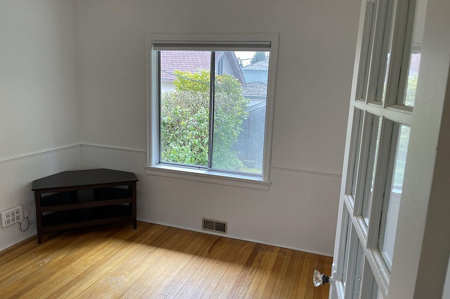 34 W 47th Avenue Vancouver, BC - 3