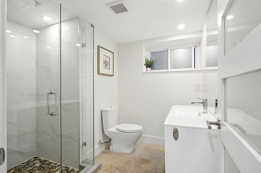 2420 Edgemont Boulevard North Vancouver, BC - 28