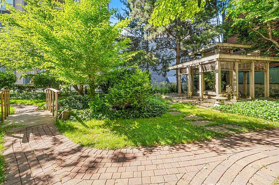 304 939 Homer Street Vancouver, BC - 24