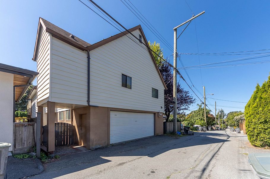2141 W 47th Avenue Vancouver, BC - 36