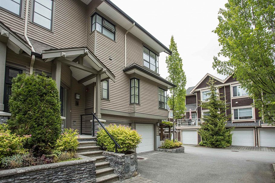10 3150 Sunnyhurst Road North Vancouver, BC - 3