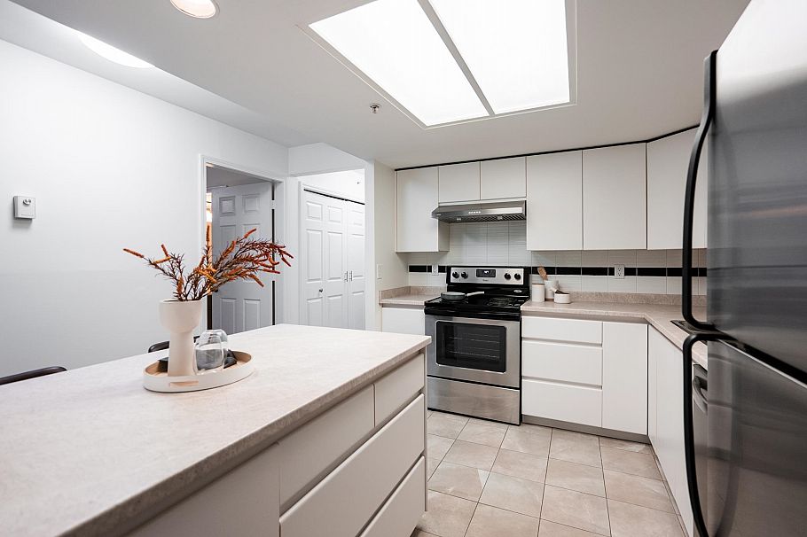 301 1159 Main Street Vancouver, BC - 16