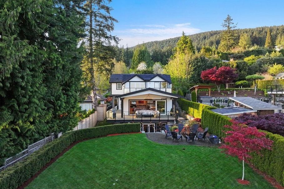 105 Monte Vista Court North Vancouver, BC - 3