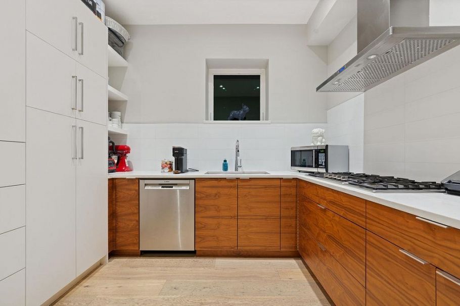 105 Monte Vista Court North Vancouver, BC - 16