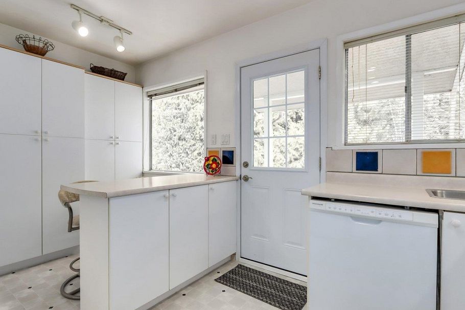 2984 Plymouth Drive North Vancouver, BC - 12