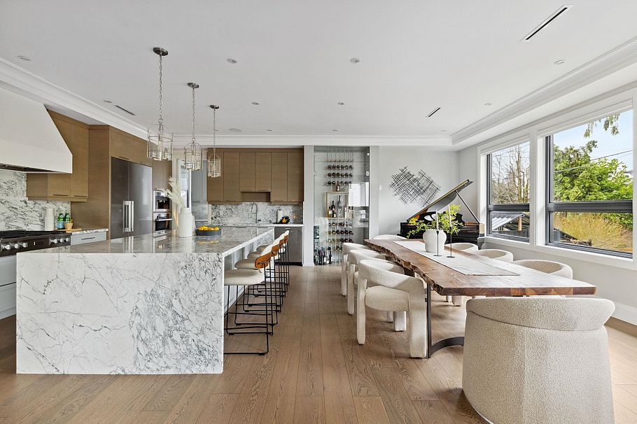 939 Forest Hills Drive North Vancouver, BC - 13