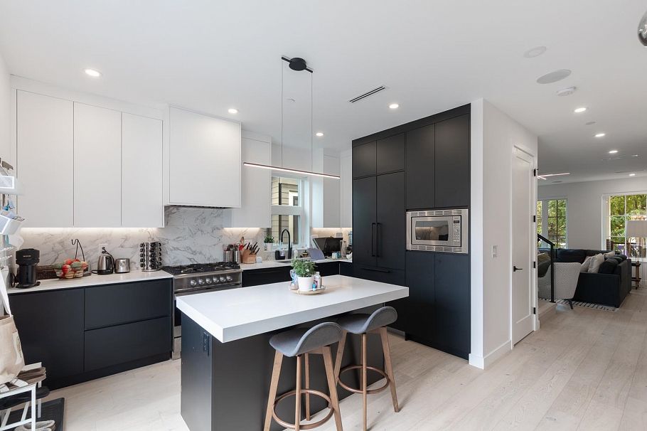 1438 E 17th Avenue Vancouver, BC - 10