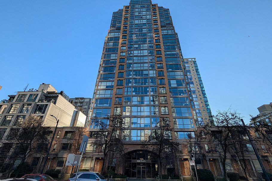 2207 1188 Richards Street Vancouver, BC - 1