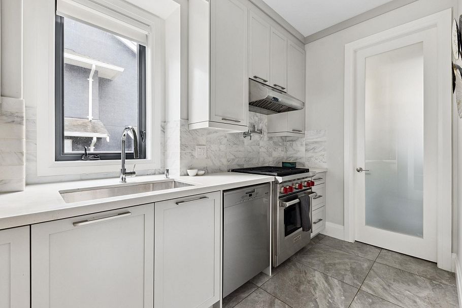 939 Forest Hills Drive North Vancouver, BC - 17