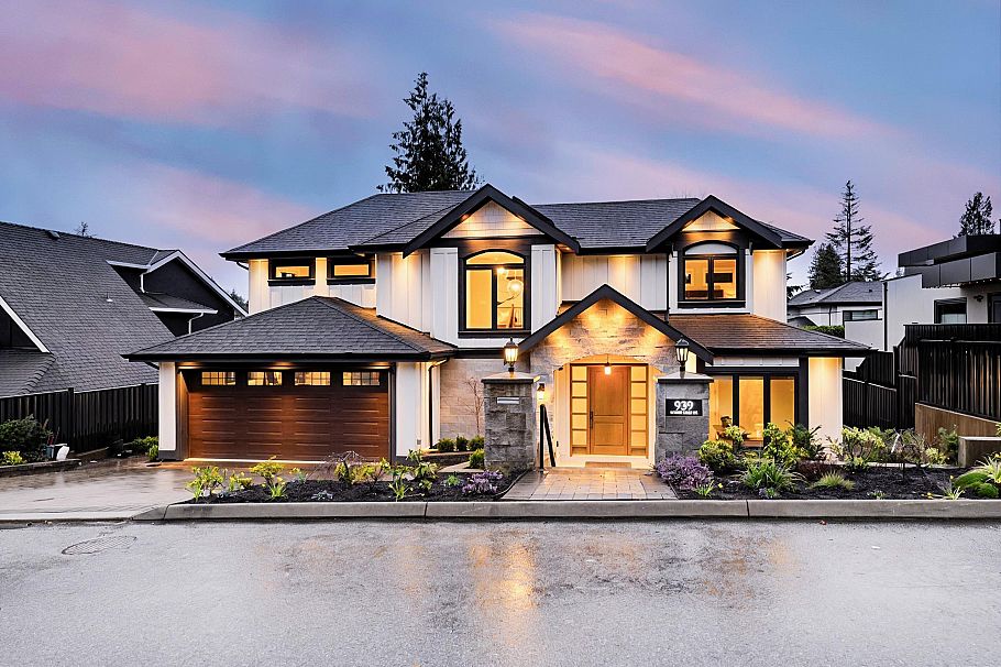 939 Forest Hills Drive North Vancouver, BC - 1
