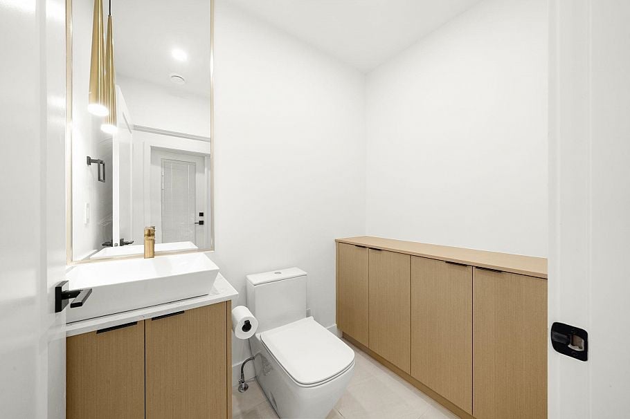 552 E 58th Avenue Vancouver, BC - 13