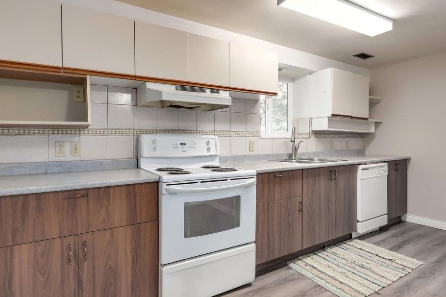 2984 Plymouth Drive North Vancouver, BC - 28